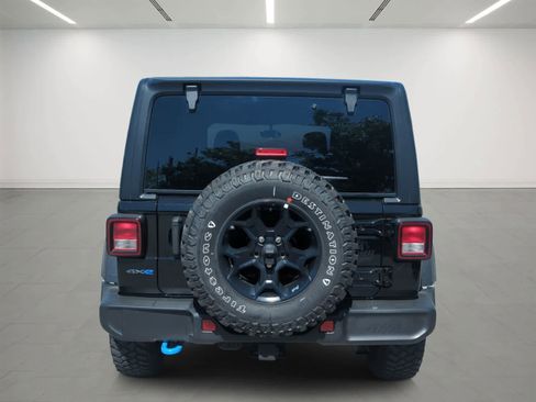 Used 2023 Jeep Wrangler Unlimited w/ Cold Weather Group AWD/4WD image 5