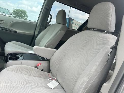 Used 2012 Toyota Sienna LE FWD image 8