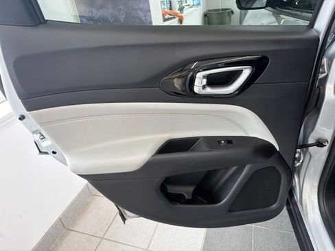 Used 2025 Jeep Compass Limited AWD/4WD image 14
