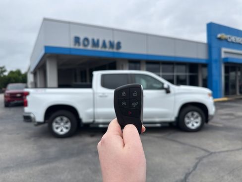 Used 2022 Chevrolet Silverado 1500 LT AWD/4WD image 23