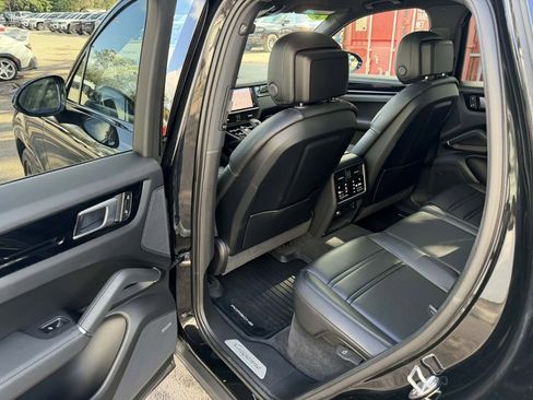 Used 2023 Porsche Cayenne S image 28