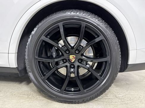 Certified 2023 Porsche Cayenne Turbo AWD/4WD image 14