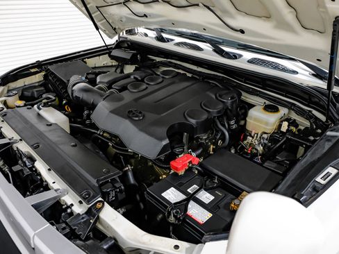 Used 2014 Toyota FJ Cruiser 4WD w/ Upgrade Package image 48