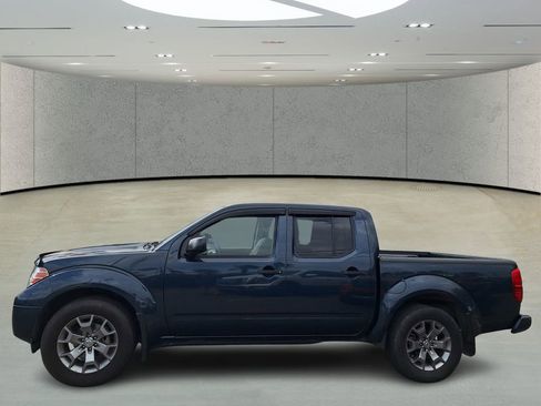 Certified 2021 Nissan Frontier SV image 2