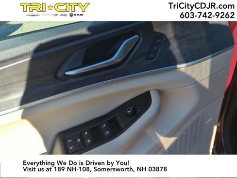 New 2025 Jeep Grand Cherokee Limited image 11