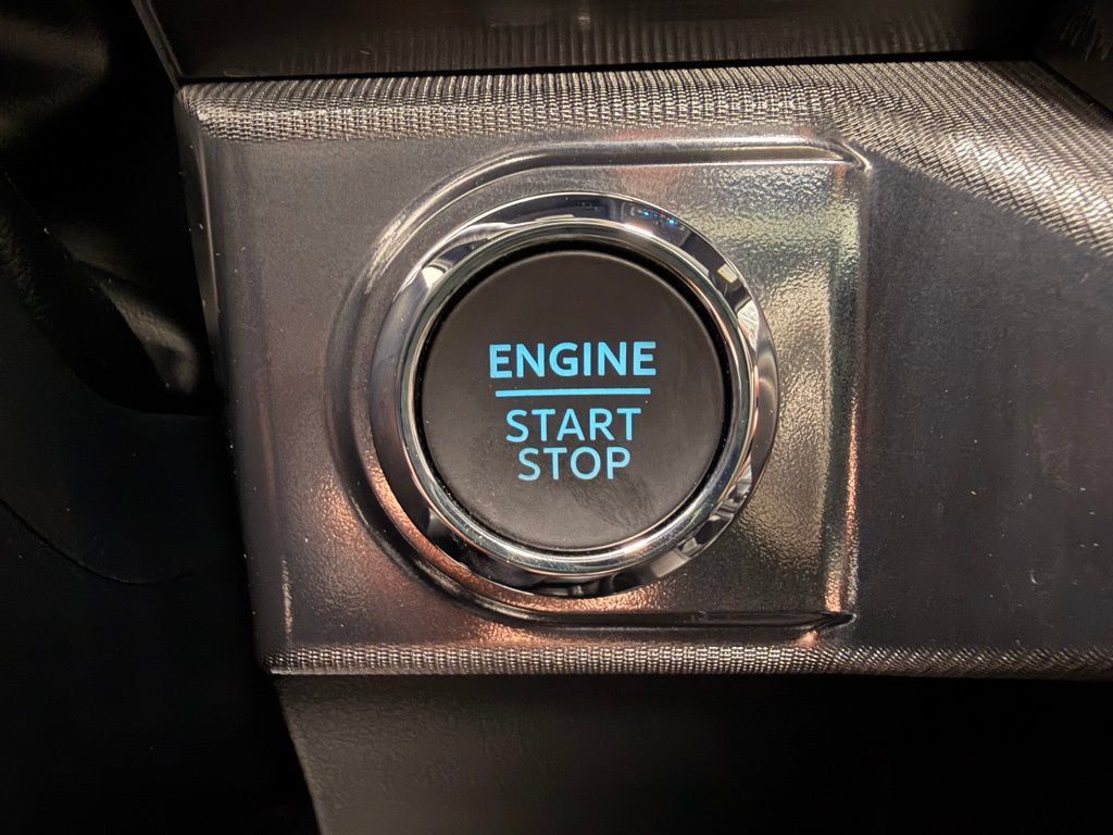 Used 2025 Ford F150 Lariat AWD/4WD image 36