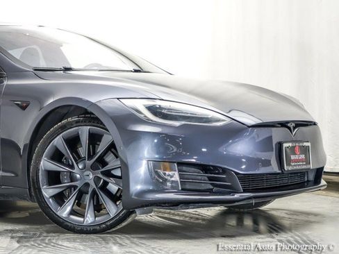 Used 2020 Tesla Model S Long Range Plus image 2