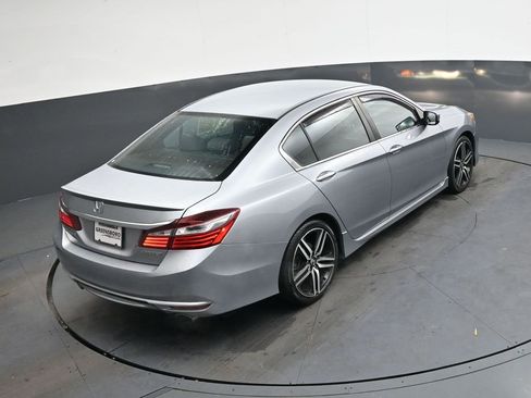 Used 2017 Honda Accord Sport image 26