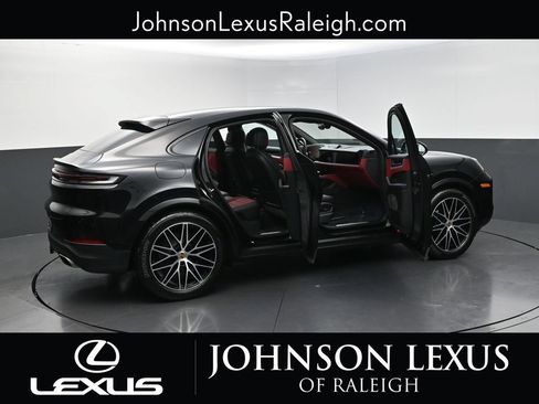 Used 2024 Porsche Cayenne Coupe AWD/4WD image 31