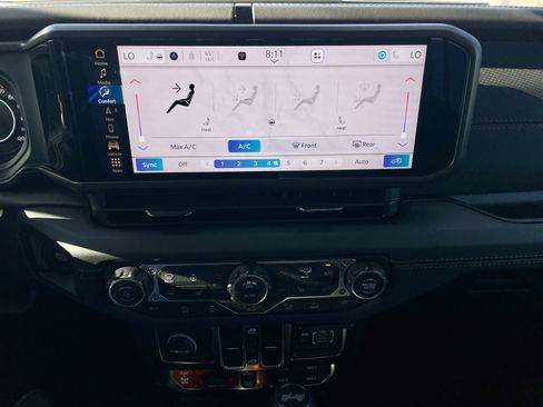 Used 2026 Jeep Wrangler Unlimited Rubicon AWD/4WD image 18