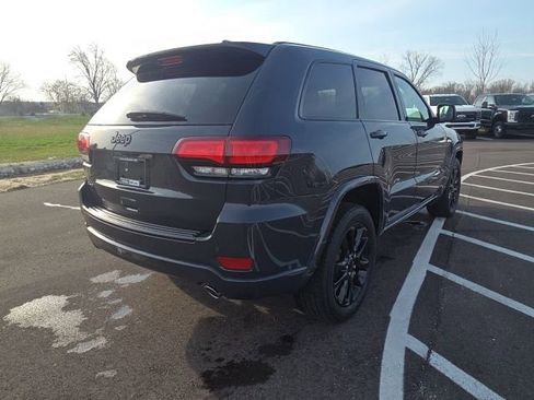 Used 2018 Jeep Grand Cherokee Altitude image 9