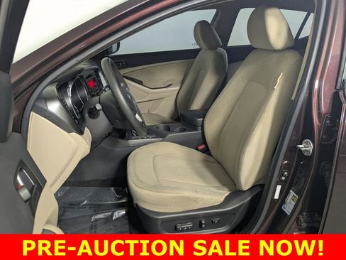 Used 2011 Kia Optima LX w/ Convenience Pkg image 12
