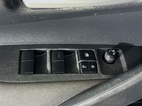 Used 2021 Toyota Corolla LE image 23