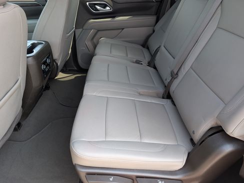 Used 2024 Chevrolet Suburban LT RWD image 12