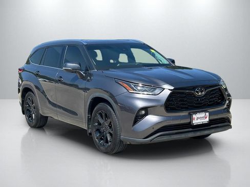 Used 2022 Toyota Highlander Limited AWD/4WD image 3