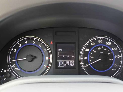 Used 2014 INFINITI Q60 Convertible w/ Premium Package image 17