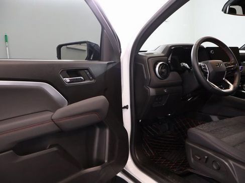 Used 2024 Chevrolet Colorado Z71 w/ Z71 Convenience Package 2 AWD/4WD image 9