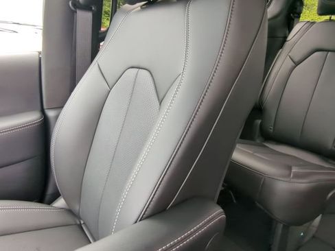 New 2026 Chrysler Pacifica Select FWD image 12