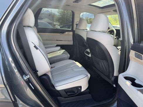 Used 2023 Hyundai Palisade Limited AWD/4WD image 22