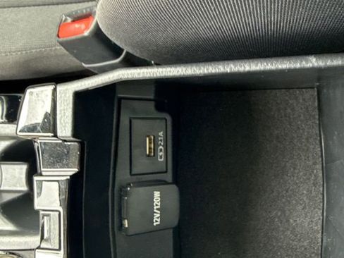 Used 2021 Toyota Corolla LE FWD image 37