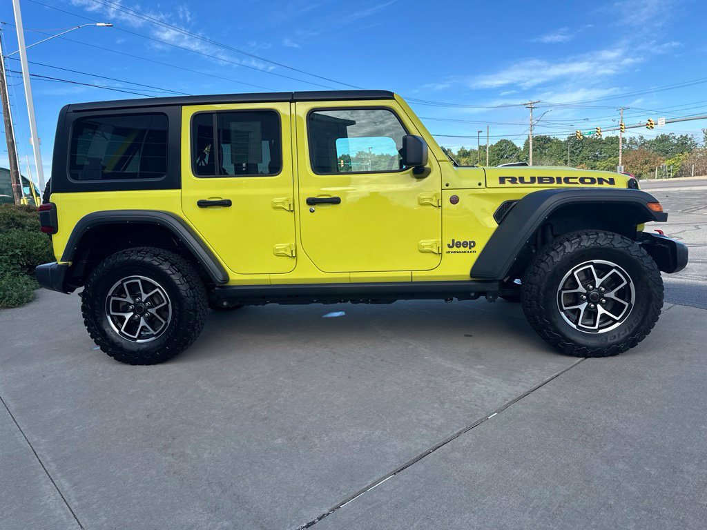 Used 2024 Jeep Wrangler Unlimited Rubicon AWD/4WD image 6