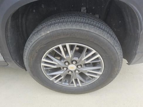 Used 2024 Chevrolet Traverse LT FWD image 6