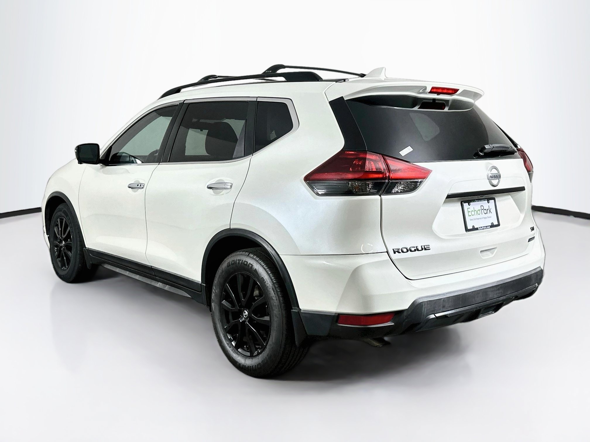 Used 2018 Nissan Rogue SV w/ Premium Package FWD image 5