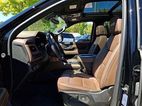 Used 2023 Chevrolet Suburban High Country AWD/4WD image 13