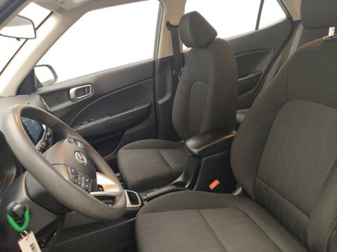 Used 2024 Hyundai Venue SE image 17