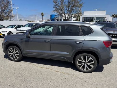 Used 2024 Volkswagen Taos SE FWD image 3
