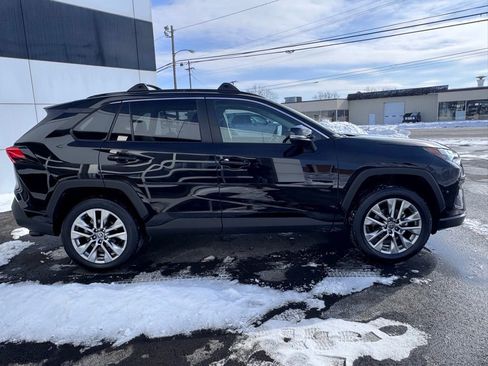 Used 2025 Toyota RAV4 XLE Premium image 6