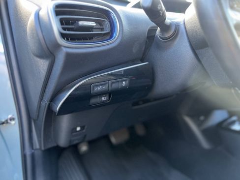 Used 2016 Toyota Prius Four Touring FWD image 20