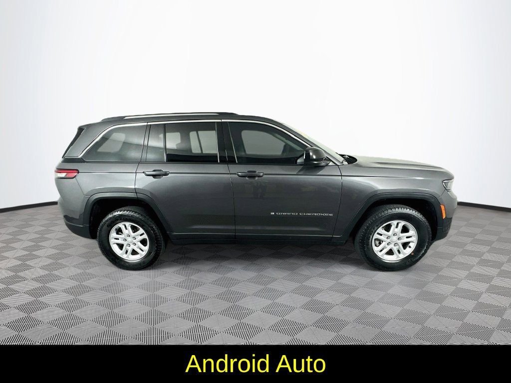 Used 2023 Jeep Grand Cherokee Laredo w/ Luxury Tech Group I AWD/4WD image 11
