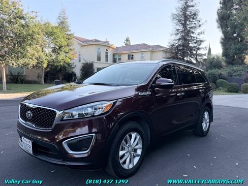 Used 2017 Kia Sorento FWD image 1