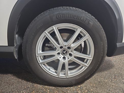 Used 2025 Mercedes-Benz GLC 300 4MATIC image 31