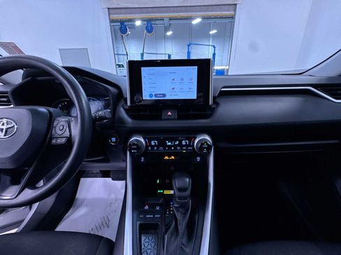 Used 2025 Toyota RAV4 XLE w/ Convenience Package FWD image 23