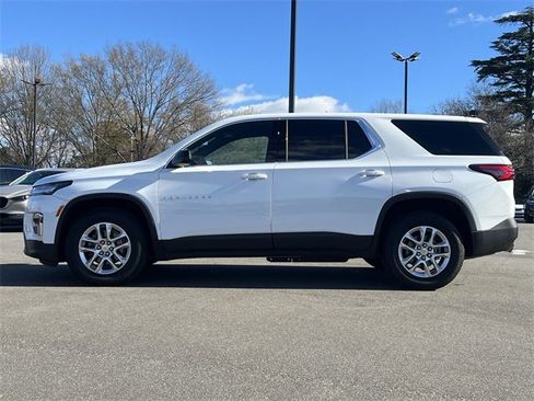Used 2023 Chevrolet Traverse LS image 32