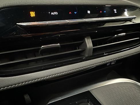 Certified 2025 Buick Enclave Sport Touring image 38