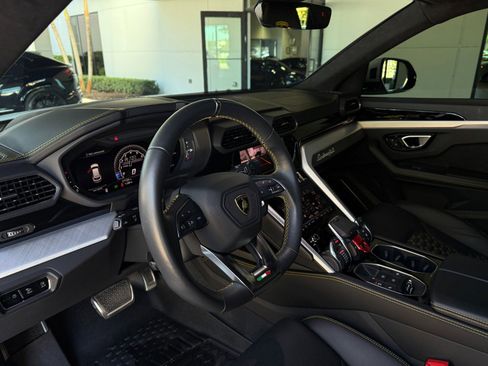 Used 2021 Lamborghini Urus image 22