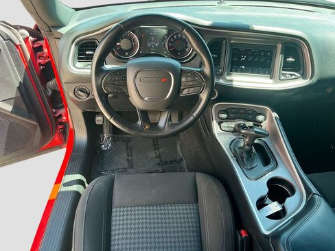 Used 2022 Dodge Challenger SXT RWD image 21