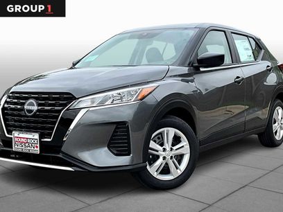 New 2025 Nissan Kicks Play S