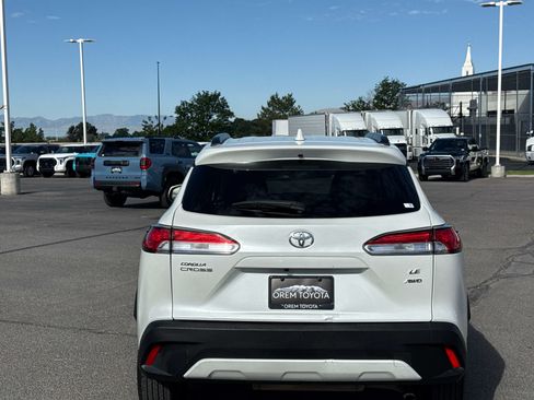 Used 2024 Toyota Corolla Cross LE AWD/4WD image 4