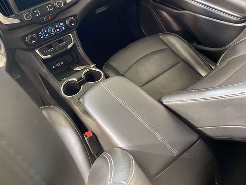 Used 2024 GMC Terrain SLT FWD image 33