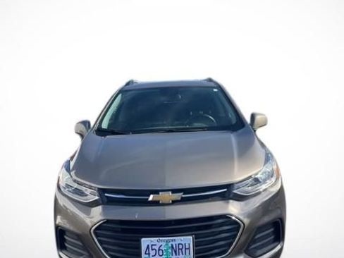 Used 2022 Chevrolet Trax LT w/ LT Convenience Package image 6