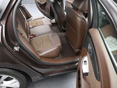 Used 2015 Chevrolet Impala LT w/ Convenience Package image 24