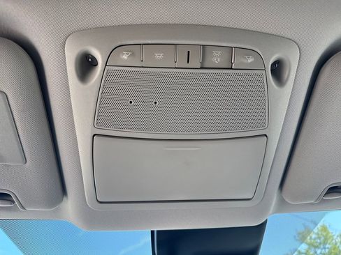 Used 2020 Nissan Rogue SV image 36