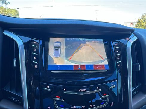 Used 2020 Cadillac Escalade Premium Luxury image 34