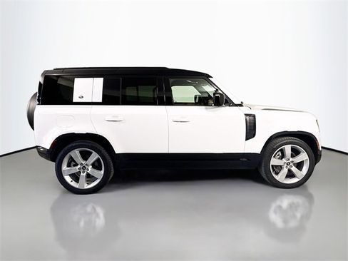Certified 2023 Land Rover Defender 110 X-Dynamic SE image 4