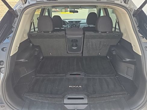 Used 2018 Nissan Rogue SV w/ Premium Package FWD image 31