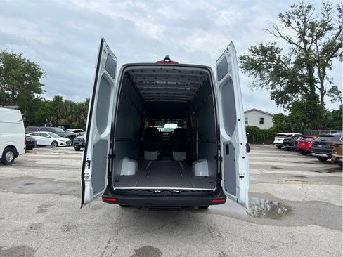Used 2025 Mercedes-Benz Sprinter 3500 image 37
